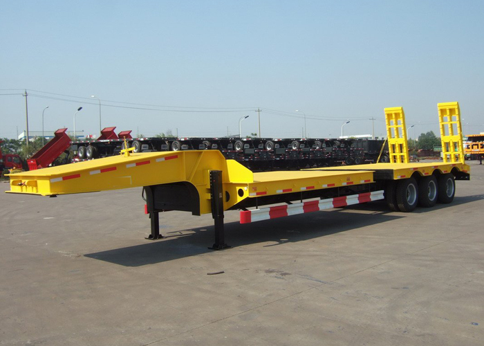 Semi-remorque à plateau bas rétractable de 14 m à 17 m avec 3 essieux pour les cargaisons longues et lourdes, remorque à plateau bas